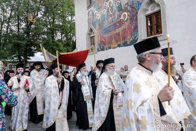 (Foto) Prohodul Maicii Domnului la Mănăstirea Văratec