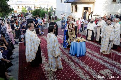 (Foto) Priveghere în cinstea Sfântului Cuvios Iosif la Mănăstirea Văratec