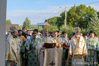 Trei ierarhi au sfințit biserica Schitului Băiceni - Neamț