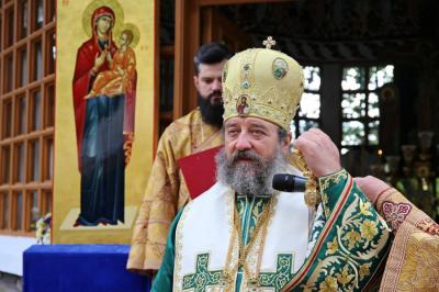PS Nichifor Botoșăneanul la Sfânta Liturghie