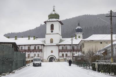 (Foto) Poveste de iarnă la Mănăstirea Agapia
