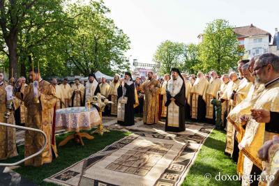 Credincioșii din Botoșani, în rugăciune de sărbătoarea Sfântului Mare Mucenic Gheorghe