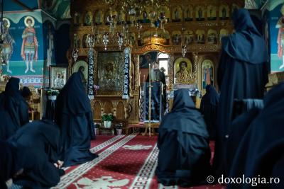 Sfânta Liturghie din Joia Mare la Mănăstirea Paltin