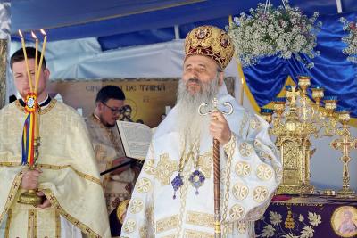 (Video) IPS Teofan: „Sfinții Împărați s-au întors de la întuneric la lumină prin Domnul Hristos”
