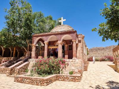 Mănăstirea celor Șapte Fecioare din Sinai – așezământul ridicat pe locul din care a izvorât apă când Moise a lovit stânca cu toiagul