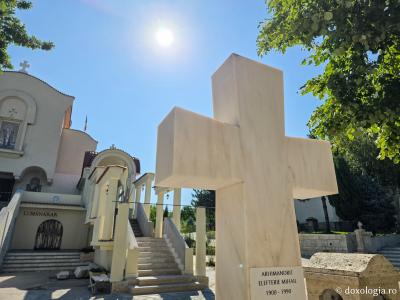 Mormântul Arhimandritului Elefterie Mihail, primul stareț al Mănăstirii Dervent