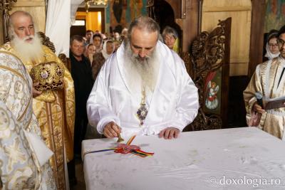 Biserica Parohiei Oneaga, ctitorie a schimonahiei Safta Brâncoveanu din 1856, a fost resfințită astăzi