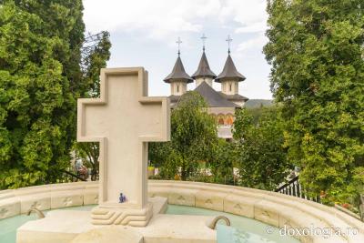 Priveghere la praznicul Schimbării la Față, la Mănăstirea Sihăstria