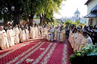 (Video) Sfântul Cuvios Iosif, ocrotitorul Mănăstirii Văratec, a fost cinstit astăzi