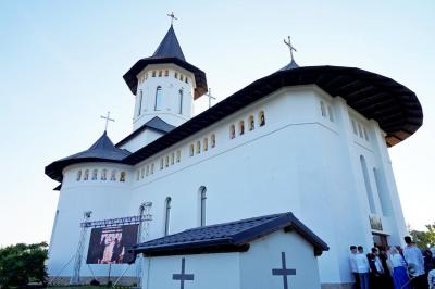 (Video) Biserica „Sfântul Ilie” din Zănești - Neamț a fost târnosită