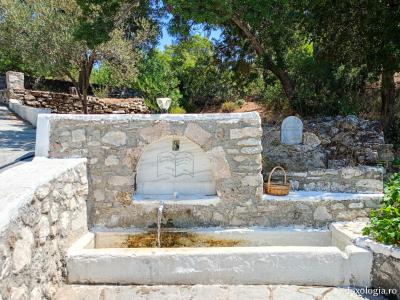 Izvorul cu apă sfințită de la Mănăstirea „Sfântul Arhanghel Mihail” Tharri din Rodos