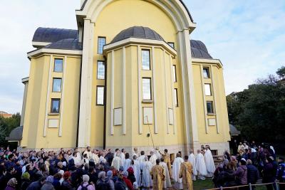 (Video) Biserica din cartierul ieșean Galata a primit duminică haină luminoasă