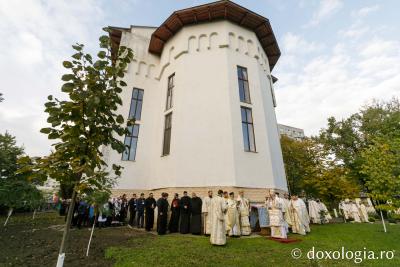 Sfințirea Bisericii „Sfânta Vineri și Sfântul Ierarh Alexandru” din Iași