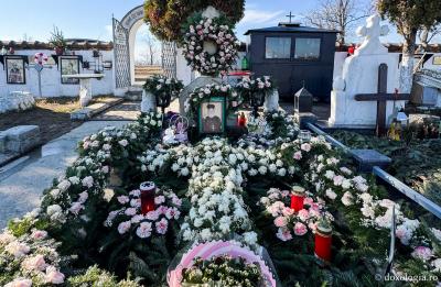 Clipe de tihnă la mormântul Părintelui Teofan Merlă