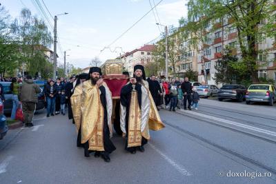 (Foto) Hramul Botoșaniului: procesiune cu moaștele Sfântului Cuvios Cleopa
