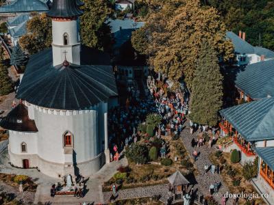(Video) Cei 5 Sfinți de la Văratec: călăuzitori și mijlocitori pentru sufletele noastre