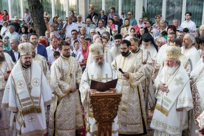 (Video) Biserica Parohiei Mărăței I din Piatra Neamț a fost resfințită de trei ierarhi