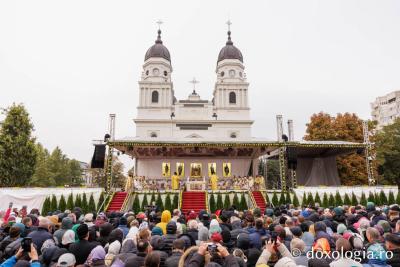 (Video) #Hram2026: Sărbătoarea Ocrotitoarei Moldovei a adunat mii de pelerini la Iași