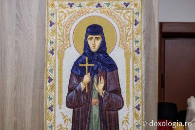 Veșmântul Sfintei Evloghia de la Samurcășești, brodat cu migală la Mănăstirea Copou