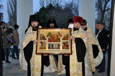 Procesiune cu icoana Maicii Domnului „Mângâierea celor necăjiți și întristați”