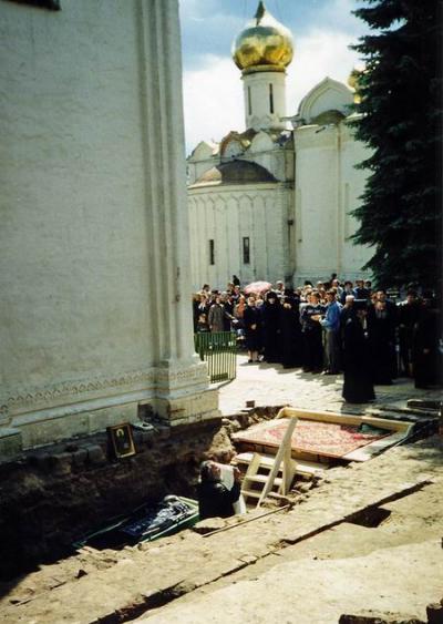 Descoperirea moaștelor Sfântului Maxim Grecul