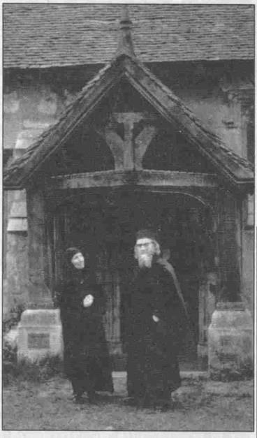 Maica Gavrilia Papaiannis alături de părintele Sofronie de la Essex Maica Gavrilia alături de părintele Sofronie de la Essex