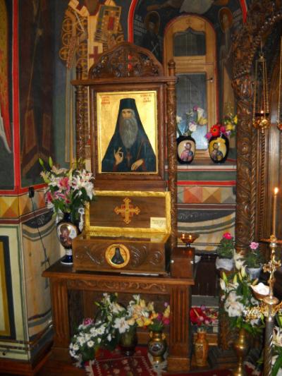 Racla cu moaștele Sfântului Cuvios Irodion de la Lainici, aflată în Mănăstirea Lainici, județul Gorj Moaștele Sfântului Cuvios Irodion de la Lainici