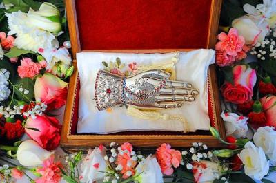 Mâna Sfintei Teofana, împărăteasa