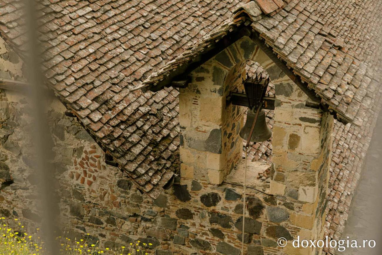 Foto Pa i de pelerin la M n stirea Panagia Arakas din Cipru