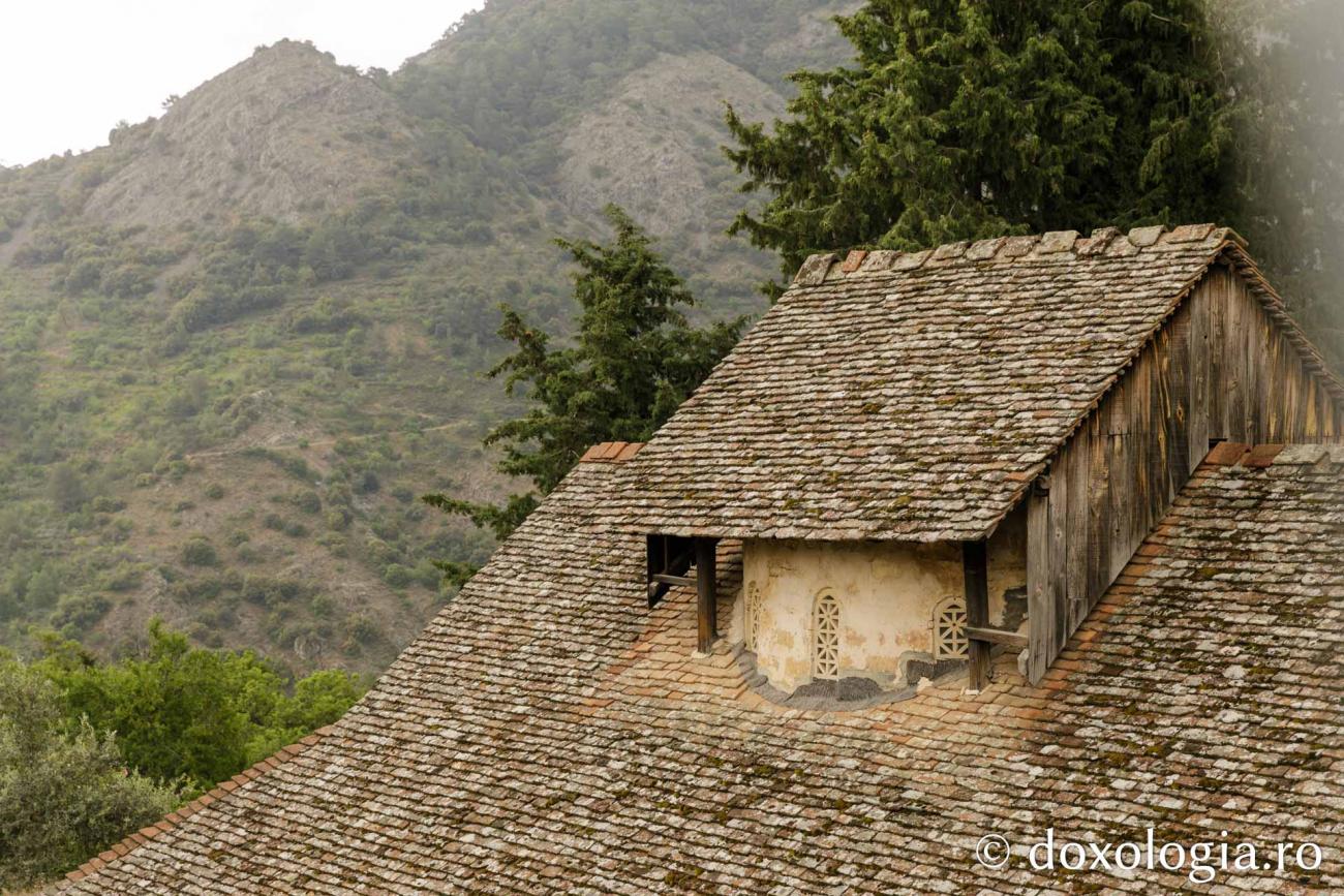 Foto Pa i de pelerin la M n stirea Panagia Arakas din Cipru