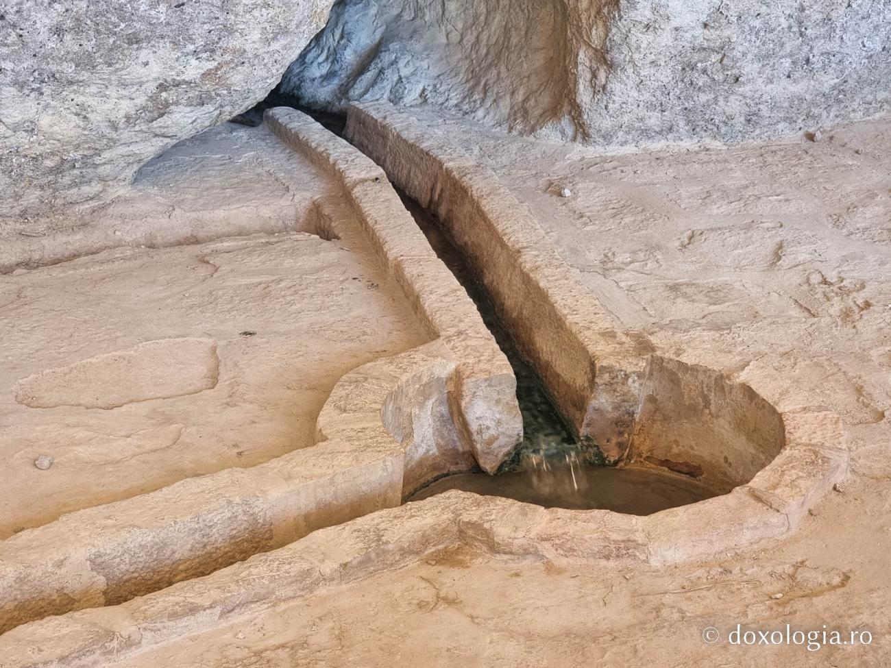 Foto) Izvorul Sfântului Cuvios Antonie cel Mare | Doxologia